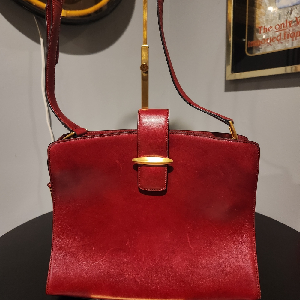 Dana Buchman PROJECT Red Shoulder Bag with Gold Accents - Picture 1 of 6